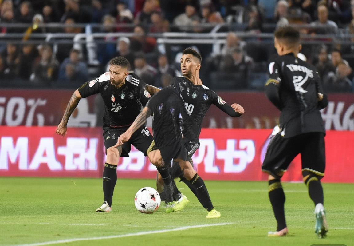 哥伦布机员VS洛杉矶FC：激战对决背后的故事与战术分析(图2)