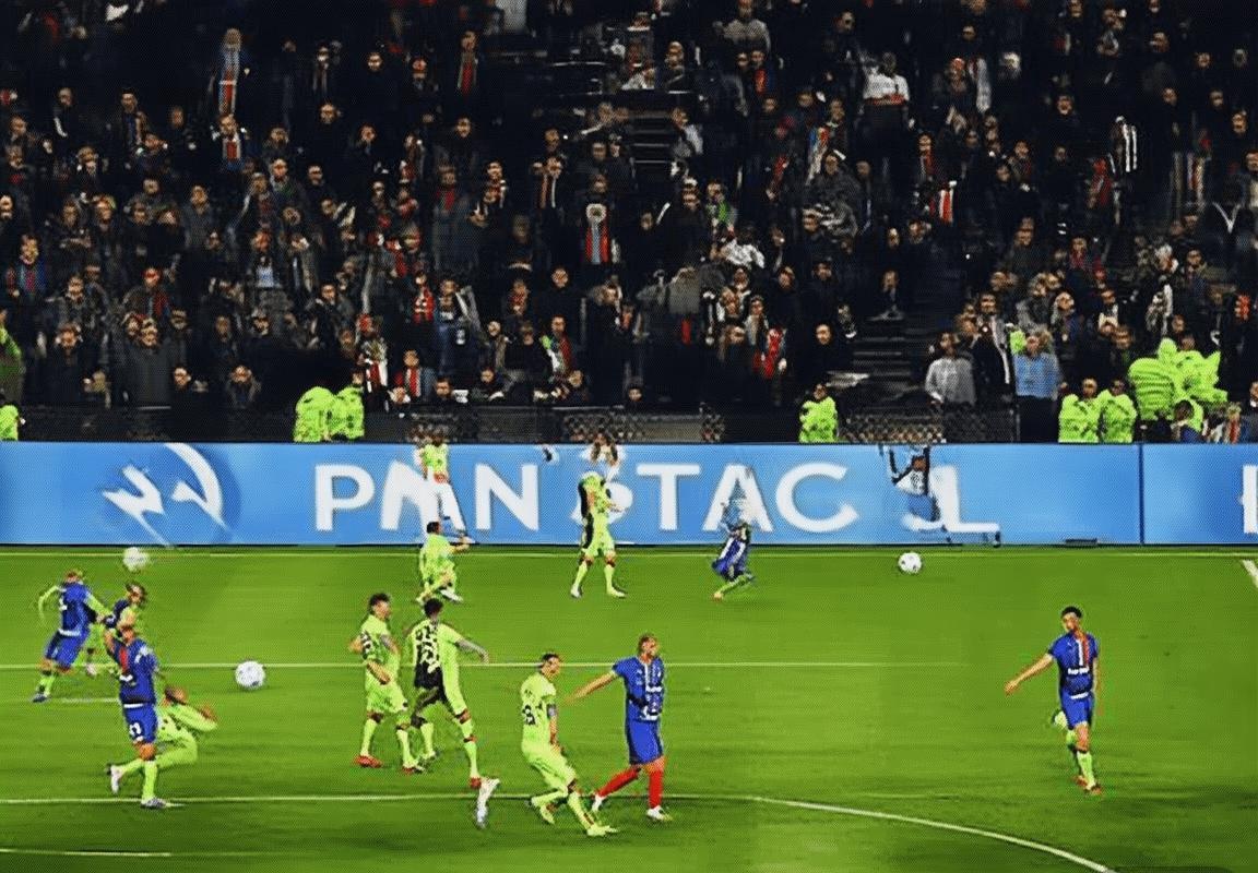 巴黎VS巴萨巅峰对决：战术解析与球星风采回顾(图4)